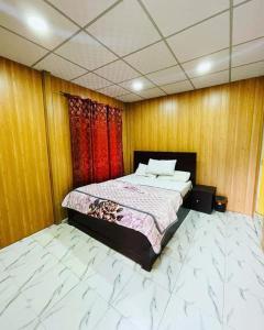 En eller flere senge i et værelse på Malam Jabba Cottages