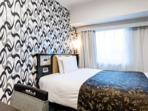 Postel nebo postele na pokoji v ubytování APA Hotel Shin Osaka Esaka Ekimae