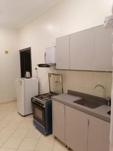 Kuchyň nebo kuchyňský kout v ubytování فخامة المصيف للشقق المخدومة 2