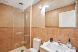 Koupelna v ubytování Vv Velero + 25 fotografií