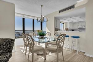 Køkken eller tekøkken på Station One - 6K by Sea Scape Properties