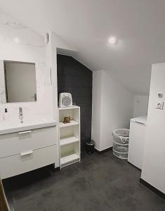 Fotografie z fotogalerie ubytování T4 en duplex, résidence atypique en pleine forêt v destinaci Yzeron