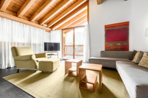 TV a/nebo společenská místnost v ubytování Ari Resort Apartments