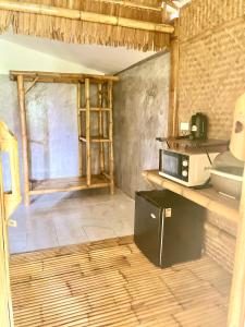 Nhà bếp/bếp nhỏ tại Lanta Thai Cottage, Bamboo House +19 ảnh