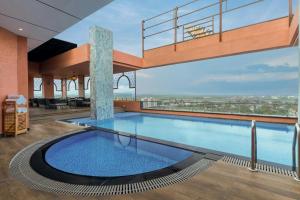 Bazén v ubytování The Fern, Kolhapur, Series by Marriott nebo v jeho okolí