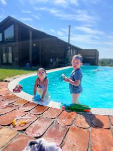 RogačaにあるKosmajska Bajkaの男女