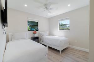 En eller flere senge i et værelse på The Florida's finest living villa + 57 billeder