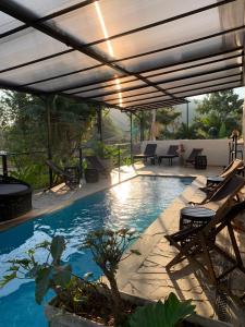 Bazén v ubytování Nai Santiago nebo v jeho okolí