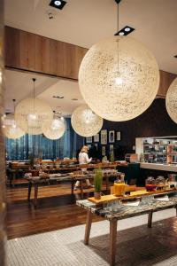 Jídlo v hotelu nebo okolí