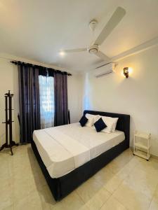 Ένα ή περισσότερα κρεβάτια σε δωμάτιο στο Amity Villa