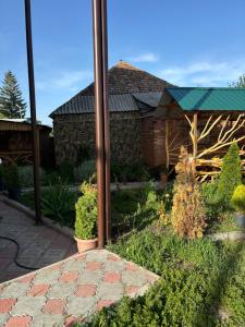 En have udenfor Gyulagarak house