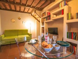 Et opholdsområde på Apartment Il Frassino del Borgo di Ghiora by Interhome