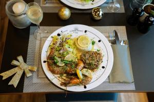 Comida en el hotel o alrededores 147 fotos más