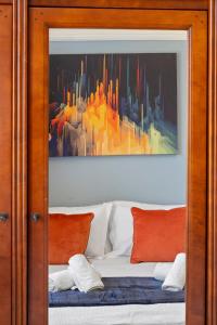 Postel nebo postele na pokoji v ubytování Stylish 5 Bed Home in Forest Hill by Amber Stays, Perfect for Business & Contractors Sleeps 16