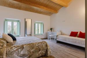 En eller flere senge i et værelse på Italian Experience-Zena Apartment