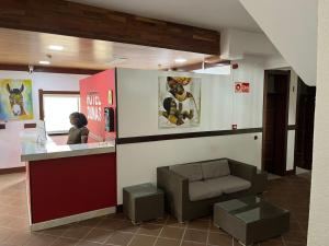 a waiting area of a dog grooming salon with a chair at Hotel Dunas Boavista in Sal Rei