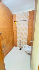 Ванная комната в 3BHK Fall finished Apartment