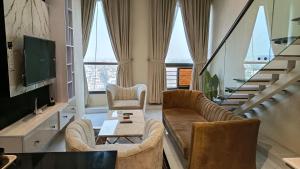 Телевизор и/или развлекательный центр в Amanah Serviced Apartments