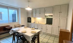 Kuchyň nebo kuchyňský kout v ubytování Maison indépendante proche Paris Saclay, Massy