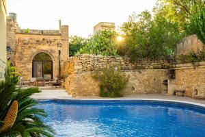 Hồ bơi trong/gần Rustic Gozo Farmhouse with Private Pool