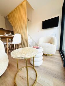 Et tv og/eller underholdning på Studio Spa Du Bassin