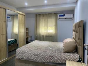 En eller flere senge i et værelse på Apartment F2 a Sidi Mabrouk