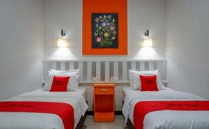 Giường trong phòng chung tại Hotel Grand illa palopo