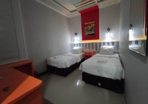 Postel nebo postele na pokoji v ubytování Hotel Grand illa palopo + 7 fotografií