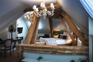 Postel nebo postele na pokoji v ubytování Hotel & Spa Le Grand Monarque, BW Premier Collection + 59 fotografií