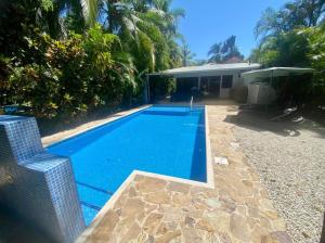 Piscina de la sau aproape de Golf Beach House w/ Pool (5 min. walk to beach!)