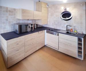 Η κουζίνα ή μικρή κουζίνα στο Marines et Salorges - Les Gîtes de la Côte d'Amour