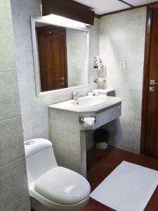 Koupelna v ubytování Hotel Galaxy