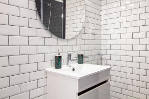 Koupelna v ubytování Alto da Lapa House w Parking by LovelyStay + 20 fotografií