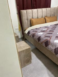 Ένα ή περισσότερα κρεβάτια σε δωμάτιο στο Sarahsiripi Apartment