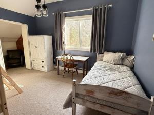 Ένα ή περισσότερα κρεβάτια σε δωμάτιο στο Relaxing Waterville Village Estate Mountain Retreat +31 φωτογραφίες