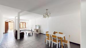 a living room with a table and a dining room at Casa Amplia 5 personas Con Pileta, Amplio Jardin y Parrilla Zona Muy Tranquila en Tigre Centro in Tigre