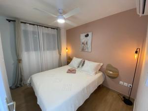 Postel nebo postele na pokoji v ubytování Longanea 2