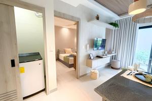 a small room with a kitchen and a bedroom at Panorama Lake in Punta Cana