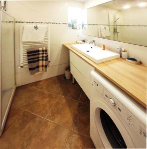 Et badeværelse på La villa Jabadao - Les Gîtes de la Côte d'Amour