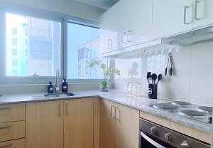 Kuchyň nebo kuchyňský kout v ubytování Luxurious 3 BR Ocean-view, Nearby,Okada,MOA,Solaire,MOA with Free Parking