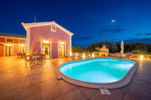 Πισίνα στο ή κοντά στο Villa Ostria