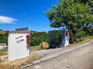 a gate on the side of a road at Casa Vacanze Il Vallo - Appartamenti con Piscine Indipendenti in Guardiagrele