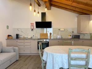 Η κουζίνα ή μικρή κουζίνα στο Casinha do Palheiro T1-Casinhas de Trás das Eiras