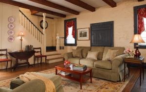 Ruang duduk di The Inn & Tavern at Meander