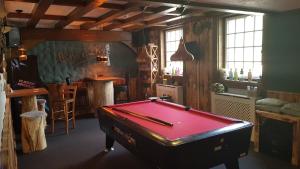 Biliár nebo kulečník v ubytování Hotel Altastenberg