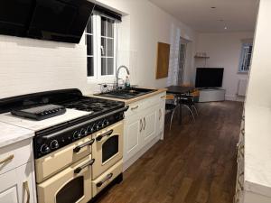 Køkken eller tekøkken på The Croft Farmhouse Apartments