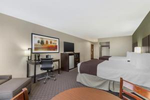 TV a/nebo společenská místnost v ubytování Best Western Sky Valley Inn