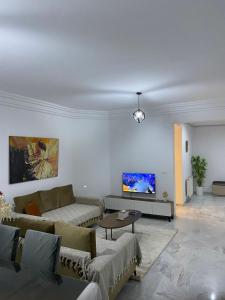 Et tv og/eller underholdning på Double Bedroom Flat les Berges du Lac 2