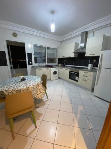 Køkken eller tekøkken på Double Bedroom Flat les Berges du Lac 2