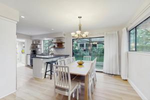 a kitchen and dining room with a table and chairs at Horseshoe Bay Getaway in Horseshoe Bay